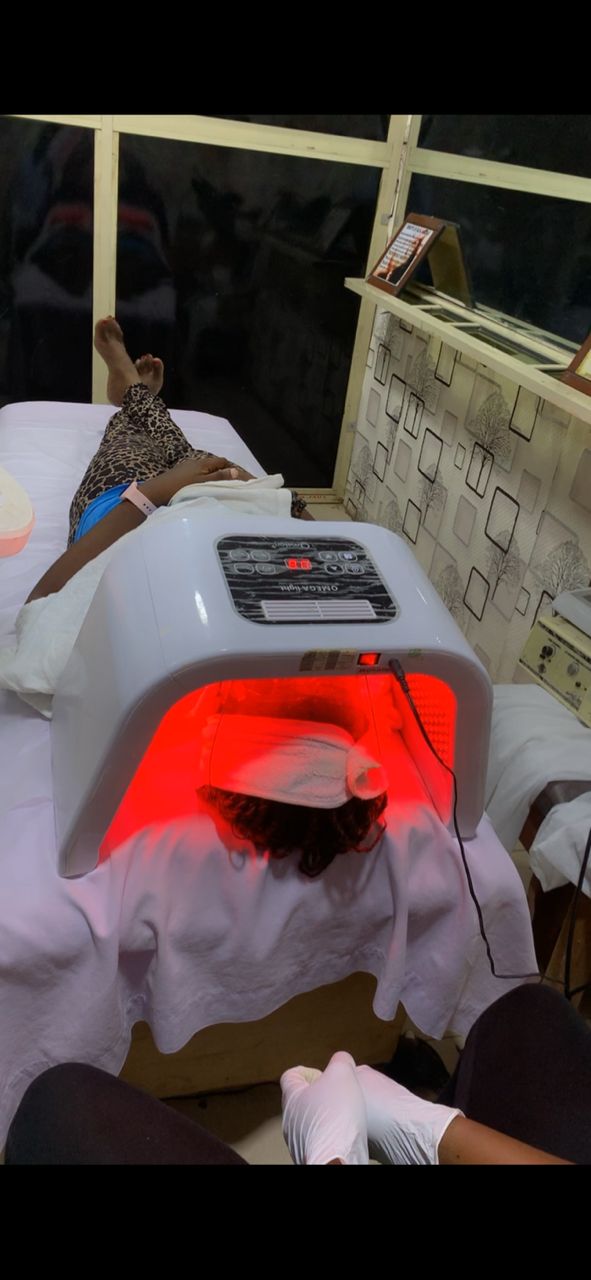 LED light therapy session at D-Ril Spa