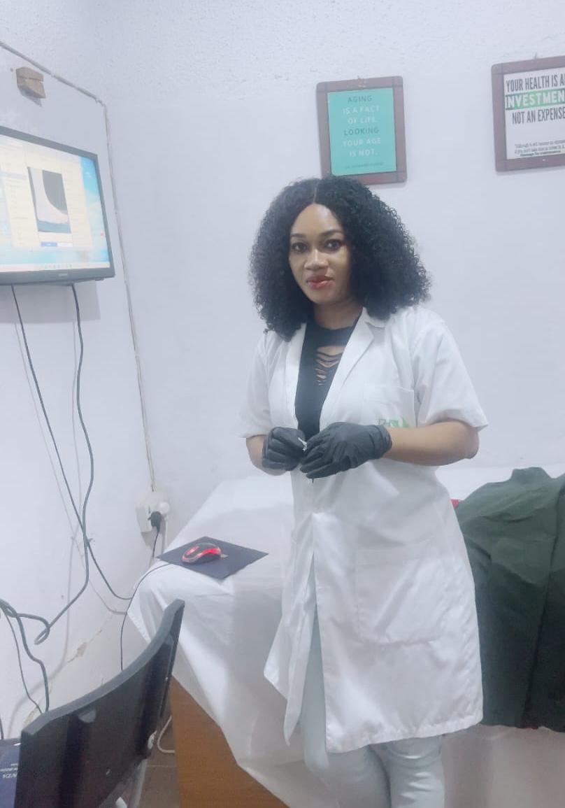 Certified D-Ril Spa therapist preparing treatment